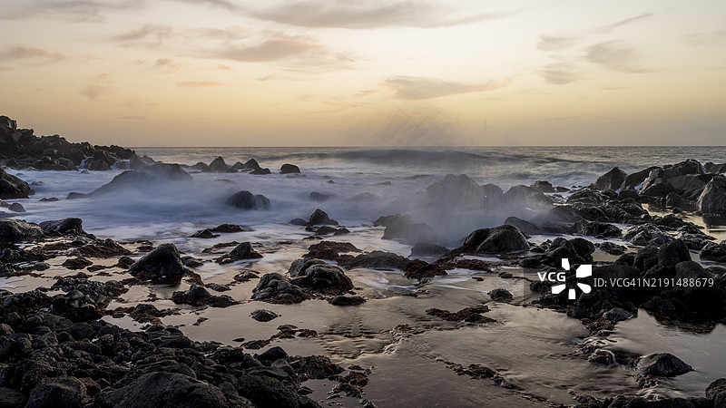 西班牙加那利群岛拉戈梅拉岛瓦耶格兰雷区的英格莱斯海滩图片素材