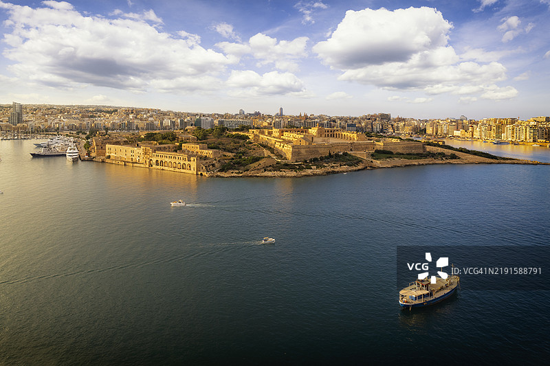 马耳他 - 地中海旅游目的地，马萨姆谢特港与马诺埃尔岛和斯利马图片素材