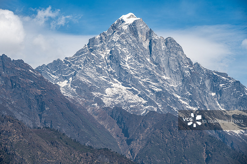 努普拉山（5,885米），是从尼泊尔卢克拉看到的主导山脉。图片素材
