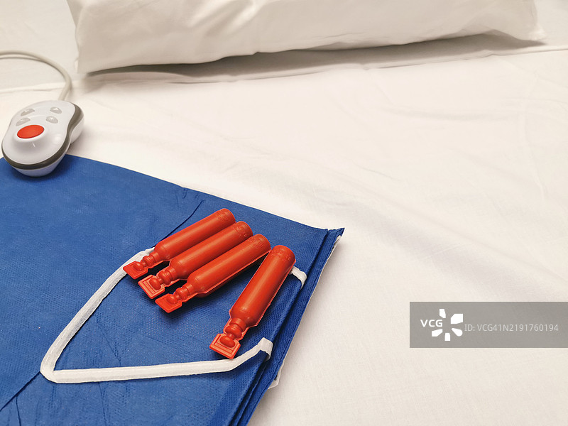 医院床上的单个抗菌消毒剂胶囊图片素材