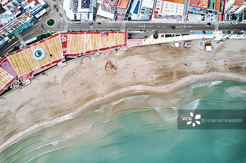 西班牙风景如画的海滨小镇佩尼斯科拉的海滩鸟瞰图图片素材