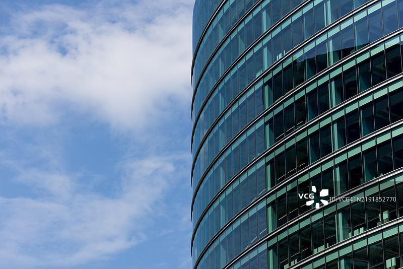 办公大楼窗户的抽象视角图片素材