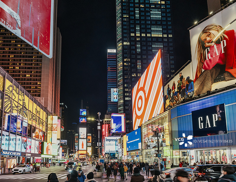 时代广场夜晚的街头生活图片素材