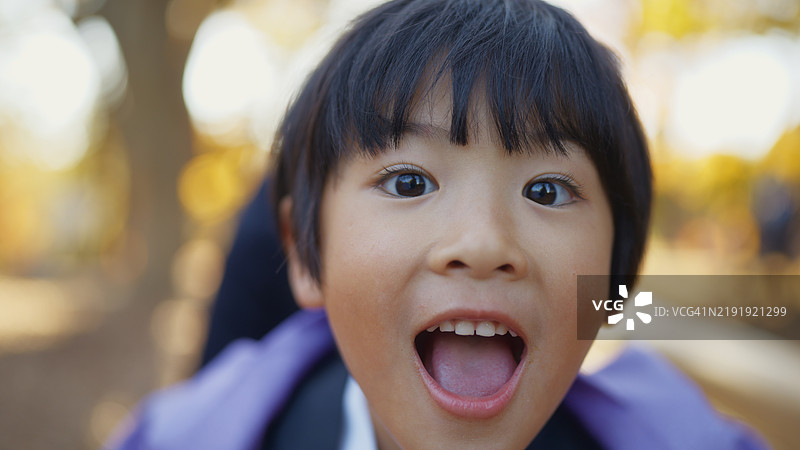 庆祝七五三的日本男孩肖像图片素材