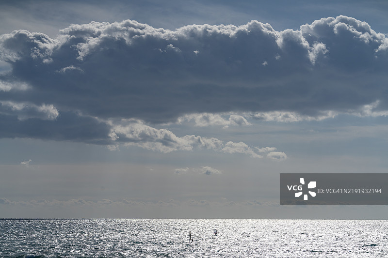 日本神奈川的晨间海滩图片素材