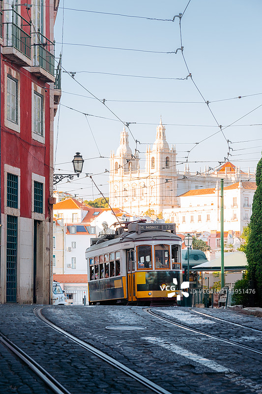 标志性的里斯本电车和广场。葡萄牙图片素材