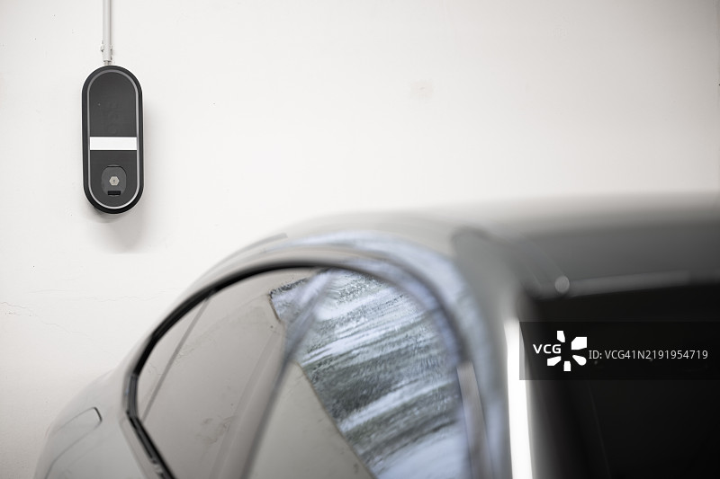 电动车与充电站图片素材