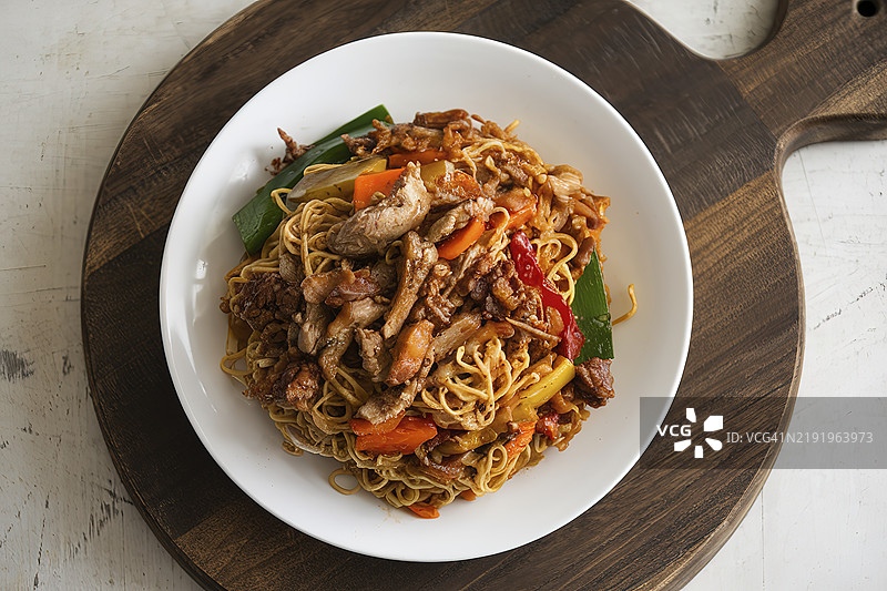 一道具有东方根源的自制拉面菜肴图片素材