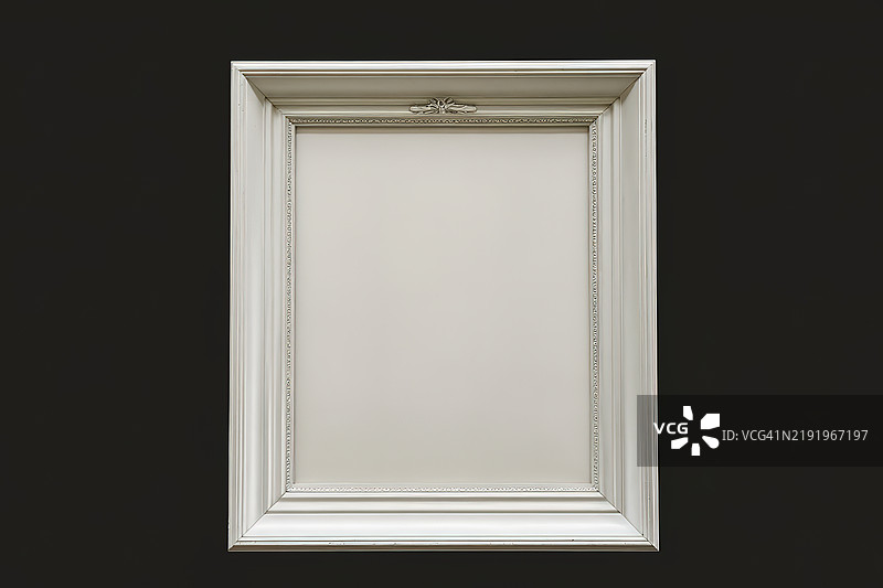 一个白色矩形框架放置在黑色背景上图片素材