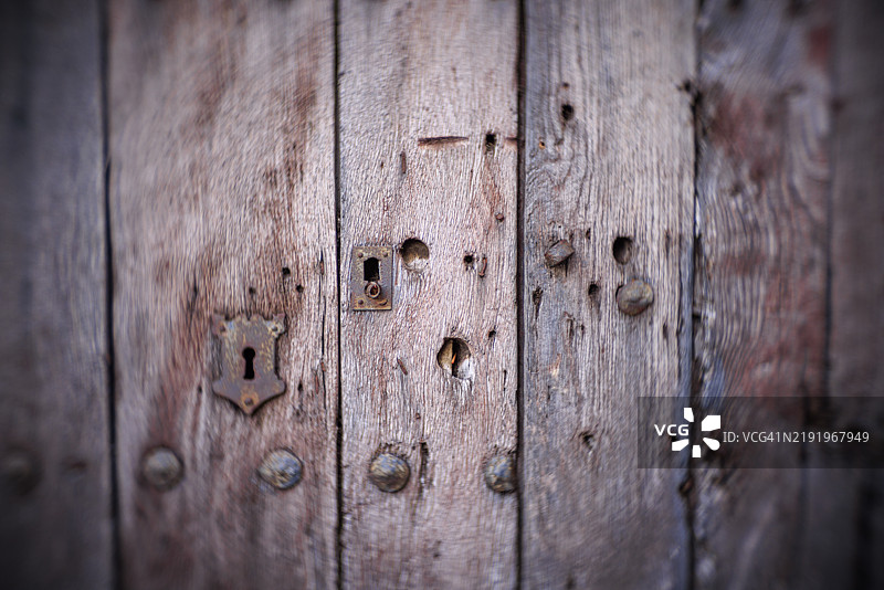 西班牙的风化木材和铁艺图片素材