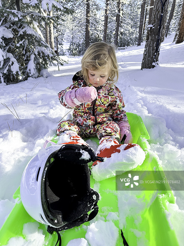 婴儿滑雪板图片素材