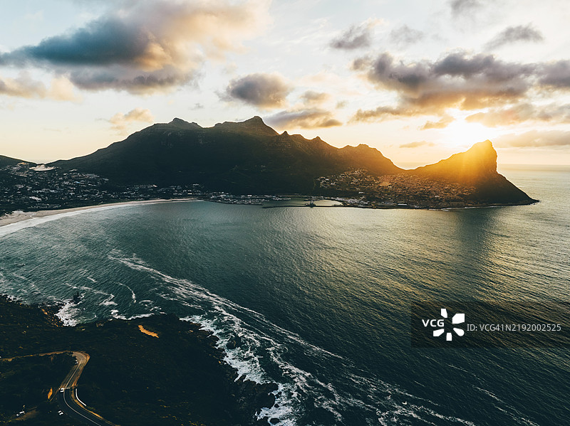 从查普曼峰公路俯瞰南非开普敦西开普省的霍特湾。图片素材