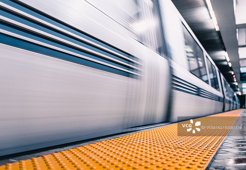 旧金山移动的地铁 - 火车站图片素材