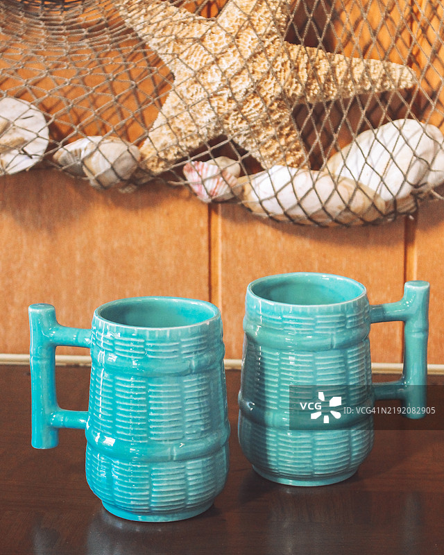 提基酒吧，提基杯，复古杯子，流行美式古董图片素材