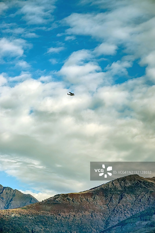 科莫湖上的水上飞机图片素材