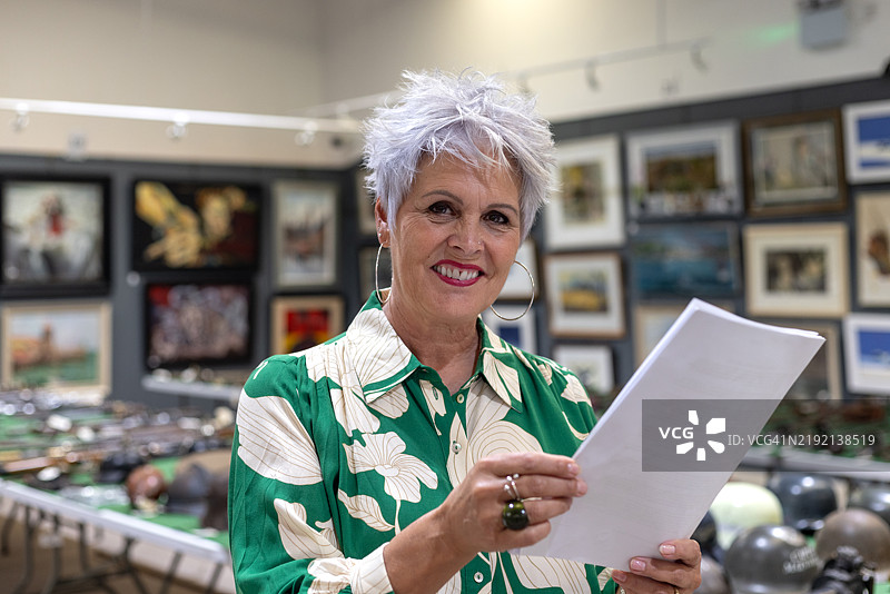 拍卖工作人员的肖像图片素材