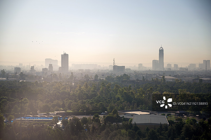 埃尔比勒市景与萨米·阿卜杜拉赫曼公园的清晨景色 - 埃尔比勒 - 库尔德斯坦 - 伊拉克图片素材