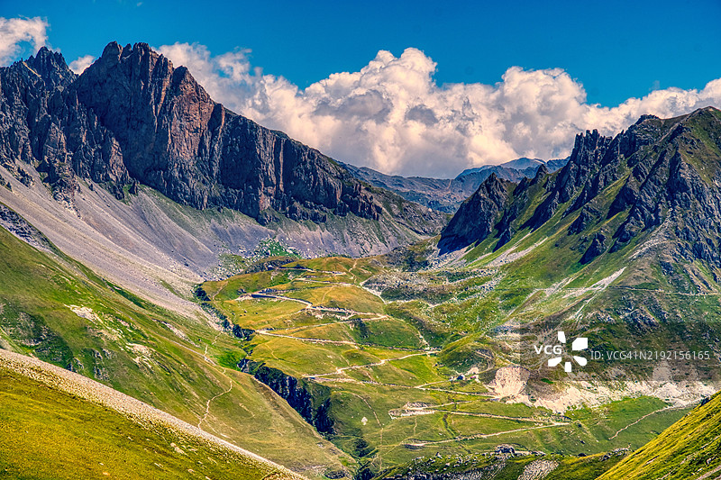 法国拉格拉夫的山脉与天空的美丽景色图片素材