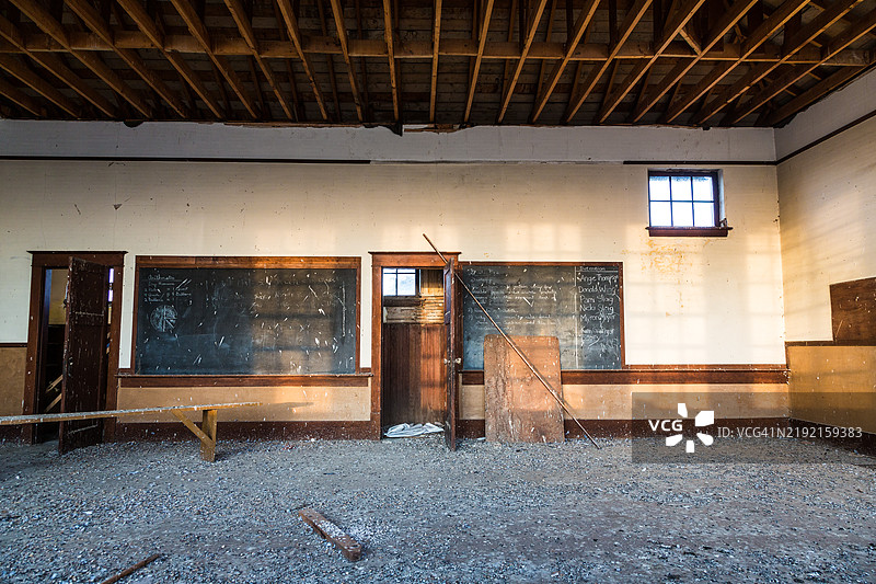 废弃的乡村学校图片素材