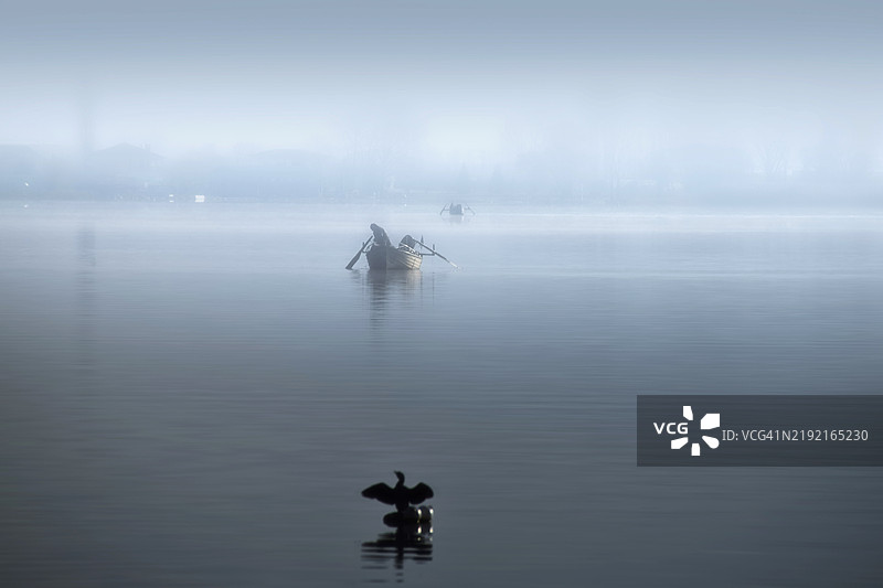 湖泊与天空的美丽景色图片素材