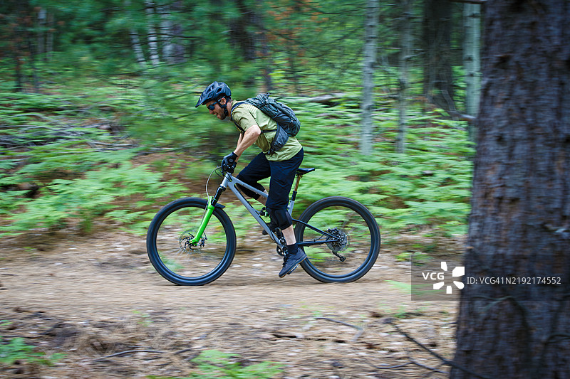 库特尼山地自行车骑行者图片素材