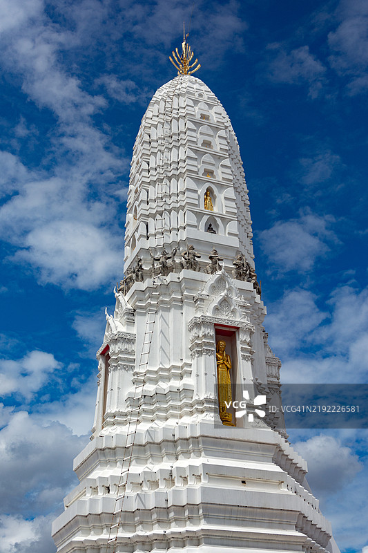 拉康寺的中央塔是须弥山的象征。图片素材