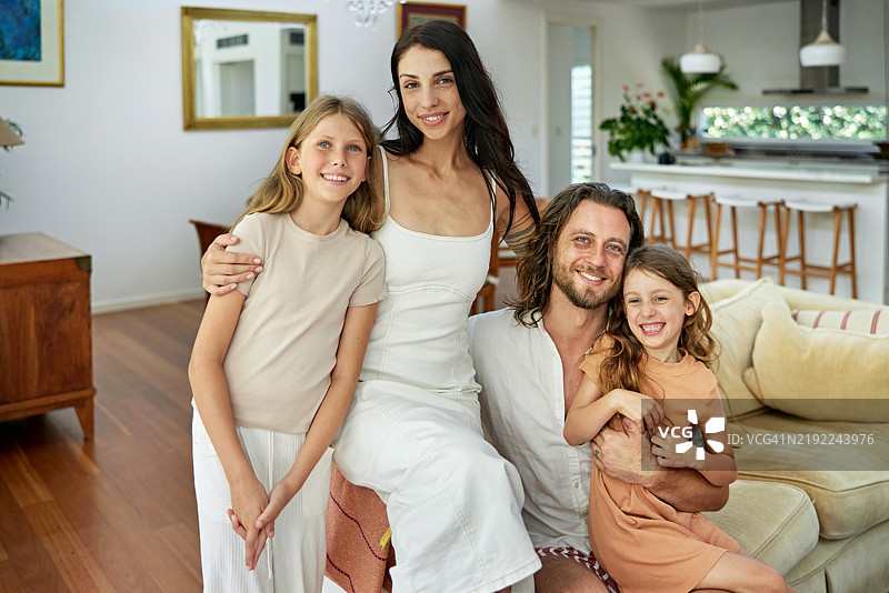 在新南威尔士州拜伦湾的家庭肖像图片素材