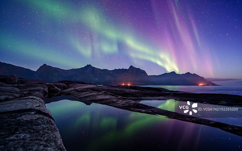 挪威塞尼亚岛的北极光图片素材