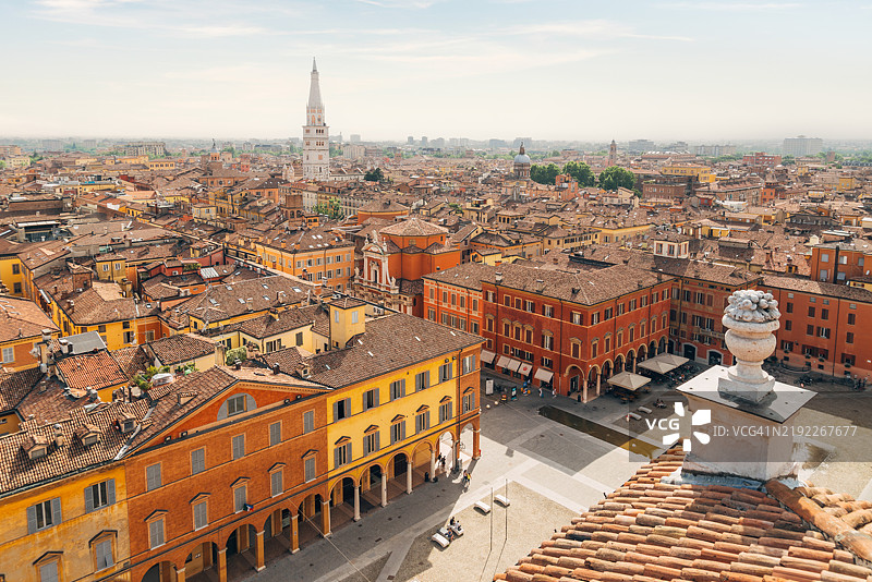 摩德纳，天际线与吉尔兰迪娜塔图片素材