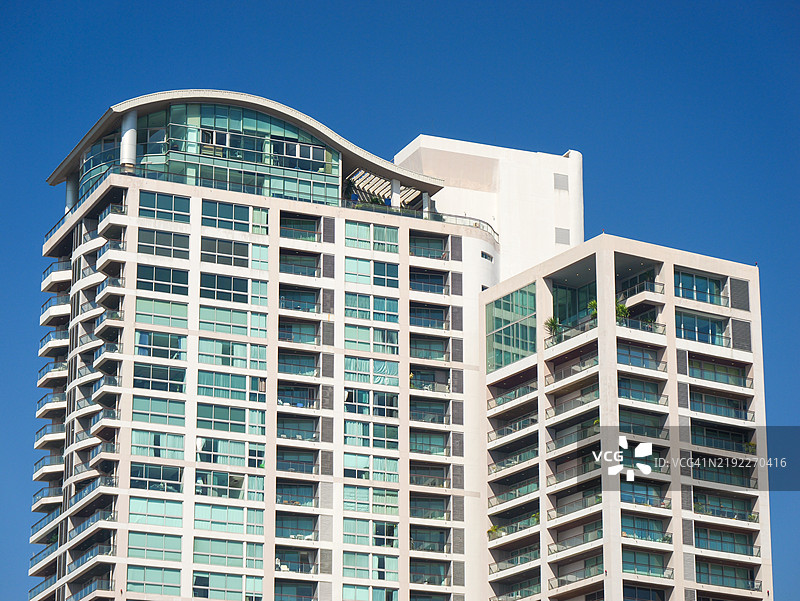芭提雅 - 泰国现代公寓建筑的住宅区城市景观图片素材