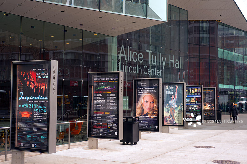 曼哈顿林肯中心的爱丽丝·塔利音乐厅的即将上映广告。图片素材
