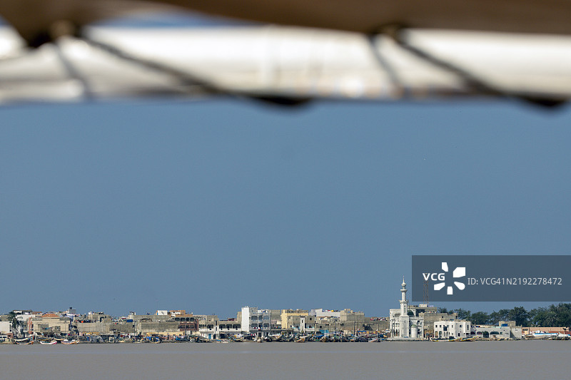 塞内加尔圣路易斯的河岸景观图片素材