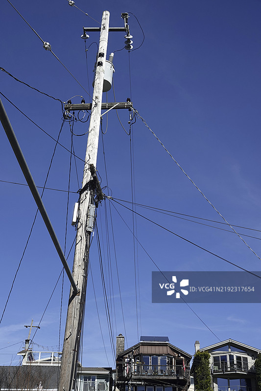 住宅电力和电信服务交付图片素材