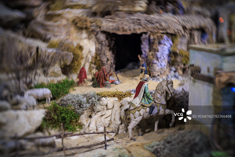迷你耶稣诞生场景骑士与乡村风景图片素材