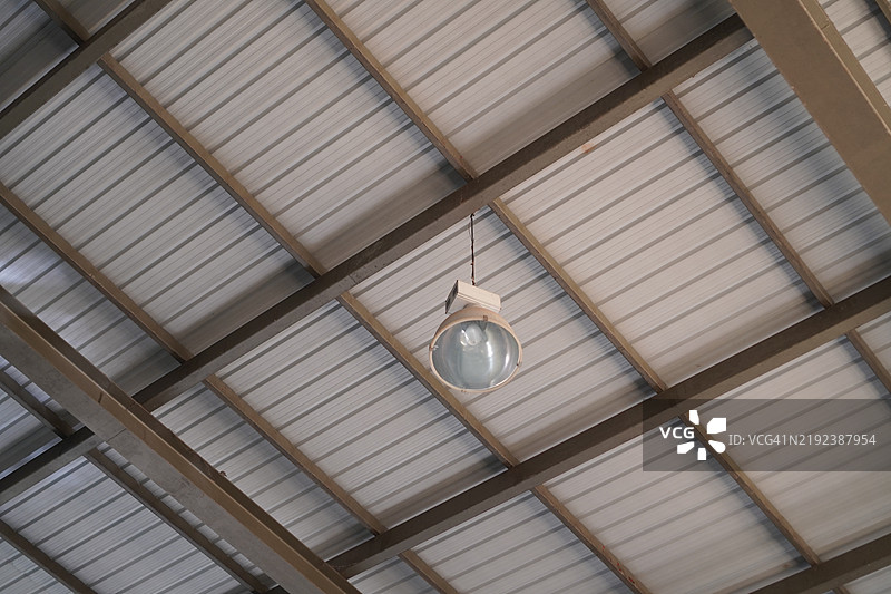 钢屋顶框架覆盖金属板图片素材