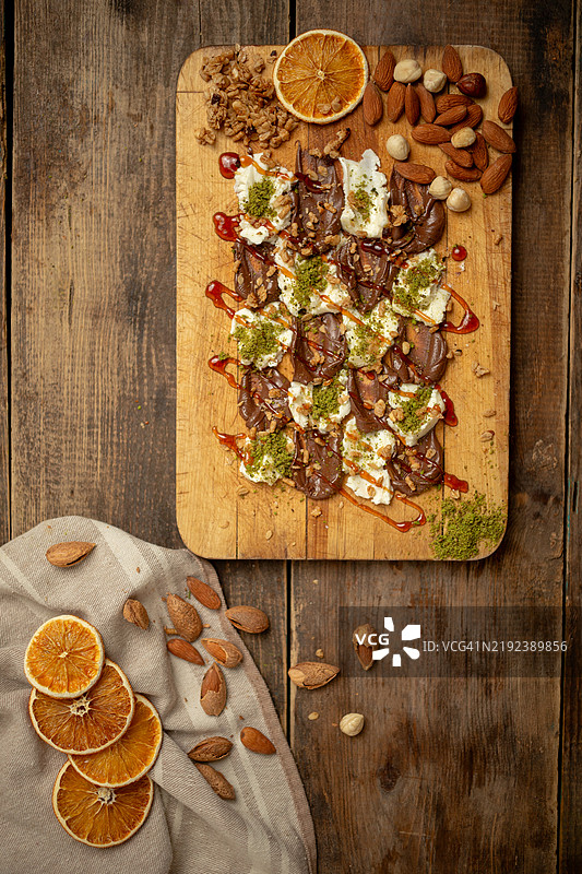 垂直的焦糖巧克力黄油板图片素材