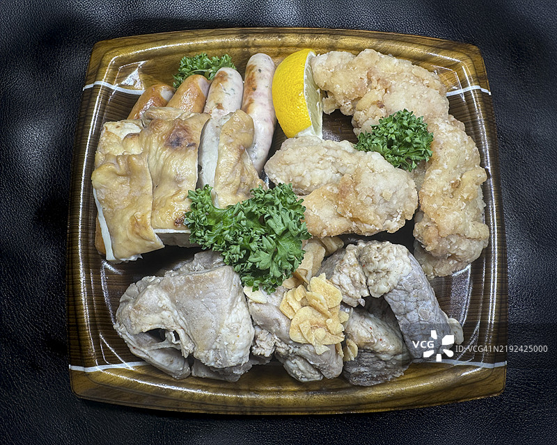 肉食者的盛宴：混合肉类拼盘图片素材