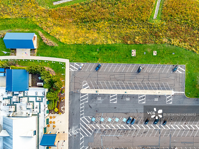 美国宾夕法尼亚州阿伦敦的I-476和I-78南向高速公路服务区鸟瞰图图片素材