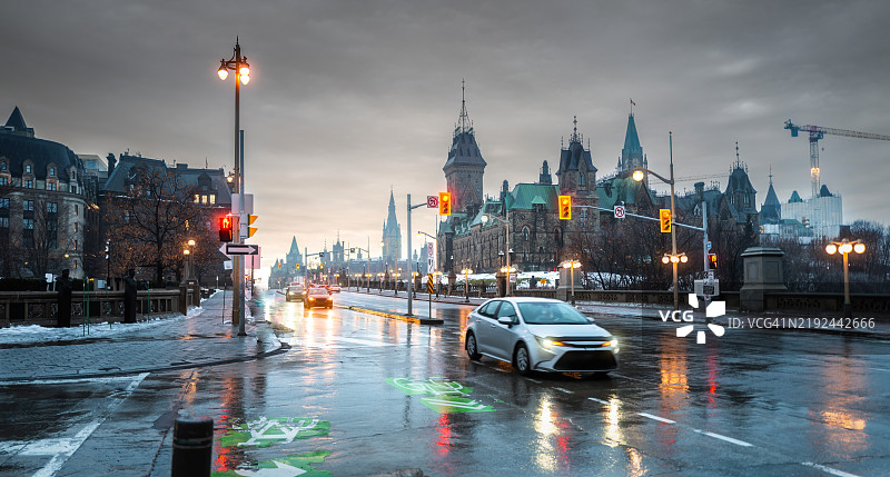 渥太华的国会山 - 雾气图片素材