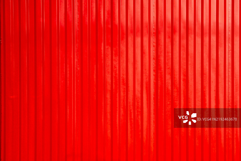光滑红色金属板的纹理。图片素材