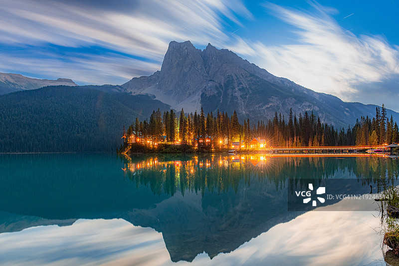 满月之谜图片素材