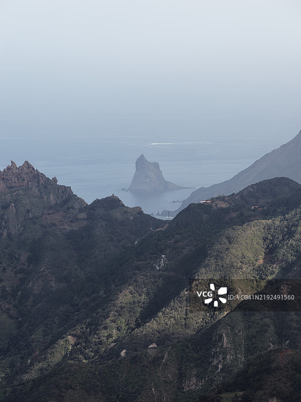 从远处观景点看到的贝尼霍岩石图片素材