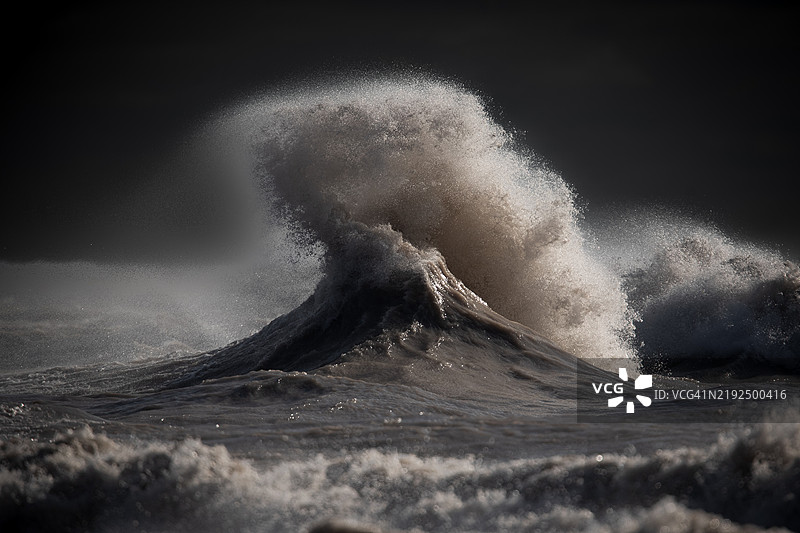 十一月的狂风图片素材