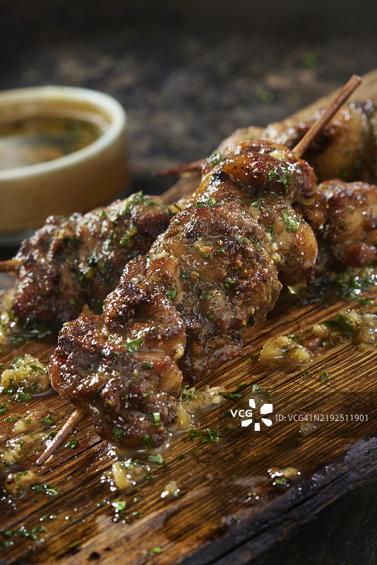 多汁的空气炸锅鸡肉串图片素材