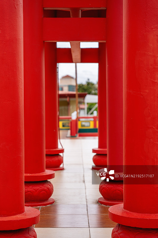 南通寺山顶的红色柱子图片素材