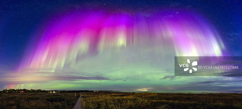 北极光全景，芬兰海卢托图片素材