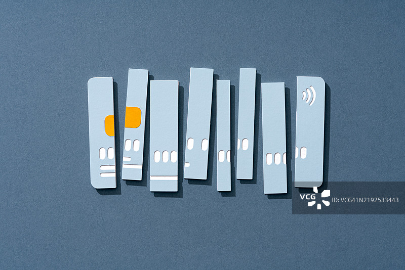 过期信用卡，撕碎的信用卡，纸艺图片素材