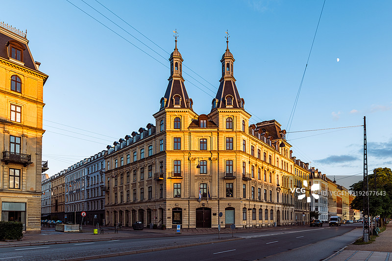 哥本哈根丹麦湖畔的历史住宅公寓建筑图片素材