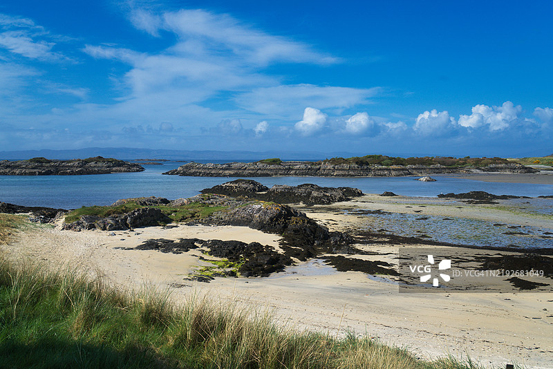 从著名的9洞特赖高尔夫球场向西望去，可以看到内赫布里底群岛，球场位于阿里萨伊格和莫拉尔之间的A830公路上。图片素材