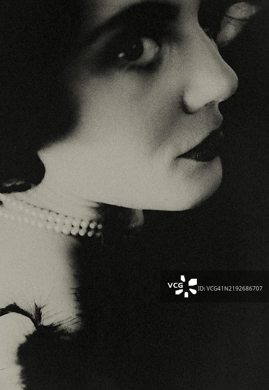 神秘的女人。图片素材